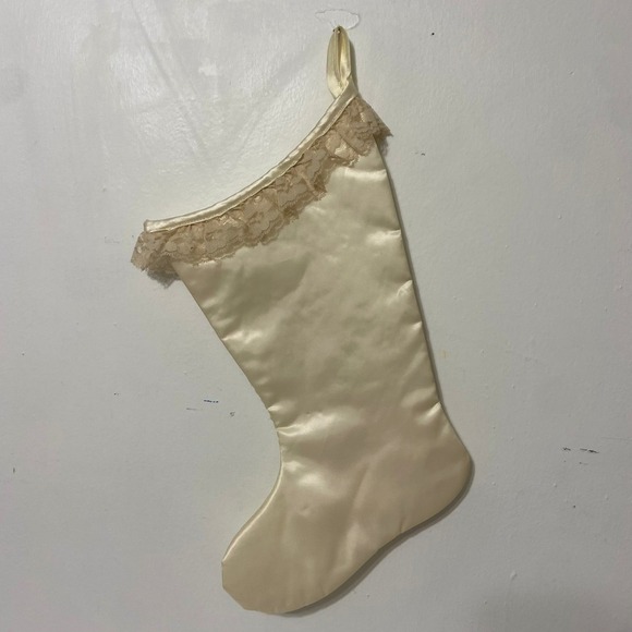 Vintage 1986 Set of 2 Giordano Christmas Stockings Victorian Satin Lace Trim - Picture 4 of 6